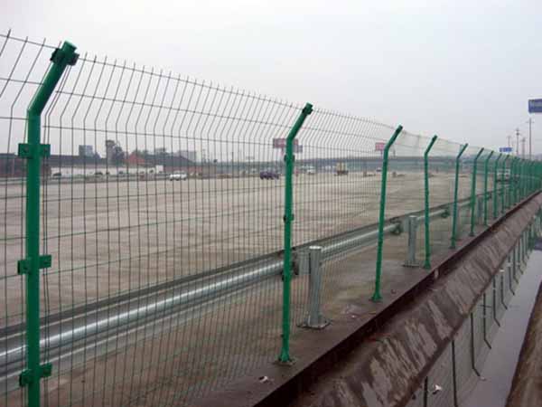 公路護欄網 - 安平縣全昊金屬絲網制品有限公司圖片3